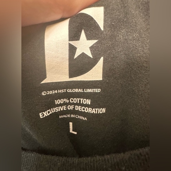 Elton John Black Graphic T-Shirt NWT - Picture 5 of 5